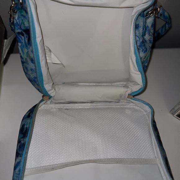 Lilly Pulitzer insulated lunch bag blue in a GUC - Picture 5 of 11
